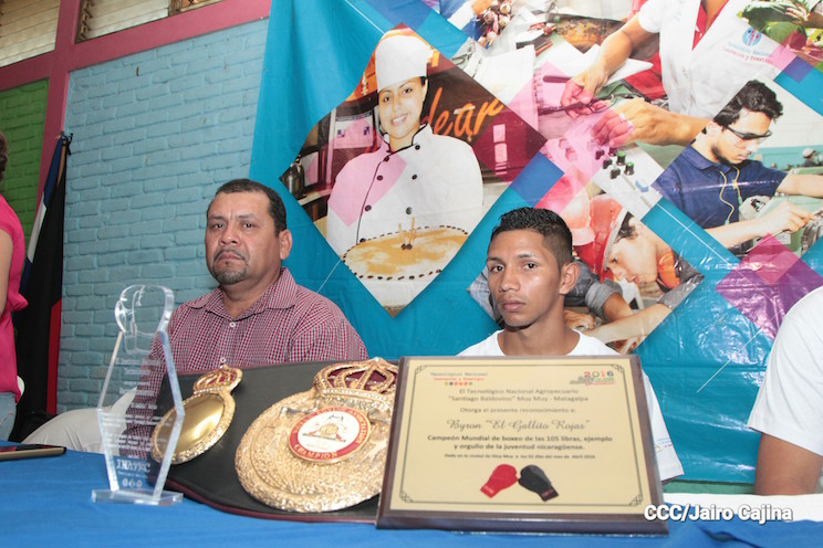 Entregan reconocimiento a Byron el &ldquo;Gallito" Rojas en Muy Muy
